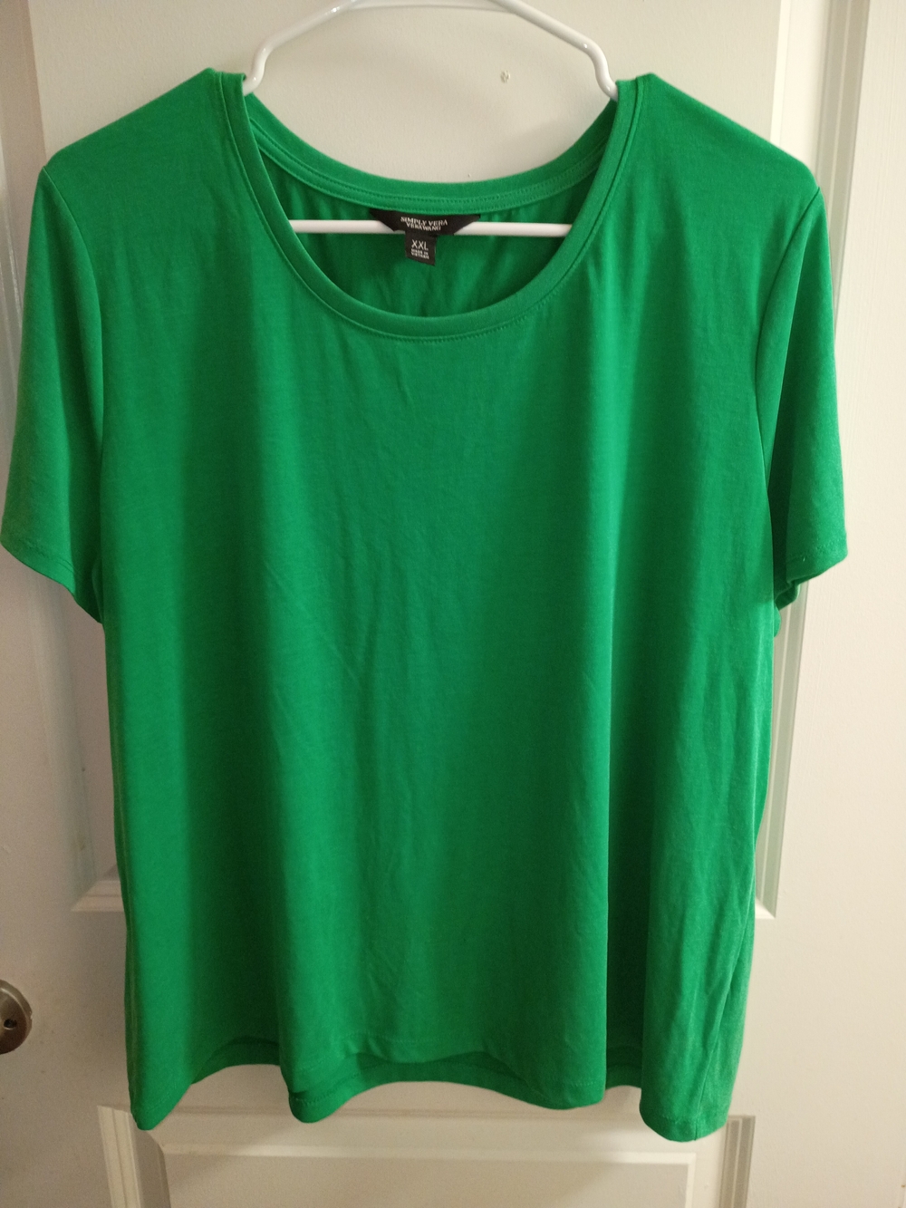 Simply Vera Vera Wang Solid Scoop Neck Short Sleeve Tee in Kelly Green